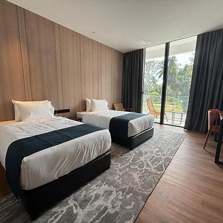 Roxy Beach Resort Sematan المظهر الخارجي الصورة