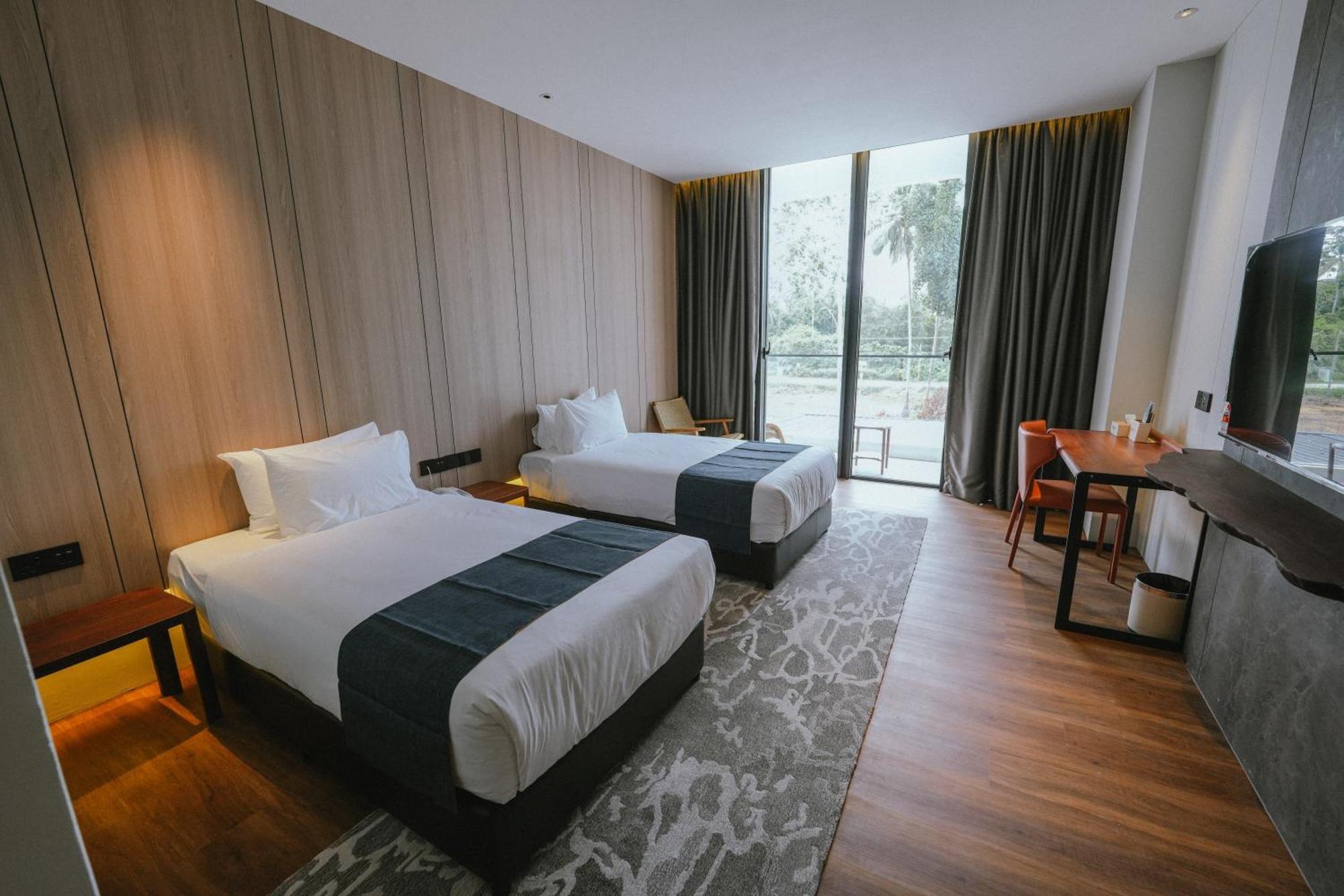 Roxy Beach Resort Sematan المظهر الخارجي الصورة